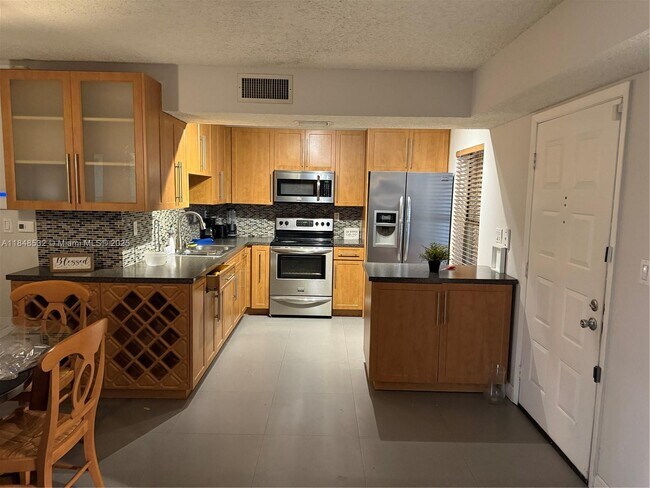 Building Photo - 1226 N Hiatus Rd