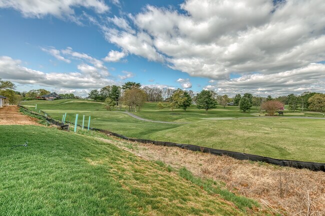 Building Photo - 319 Monroe Dr