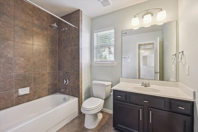 Building Photo - 6538 Wilshire Fern