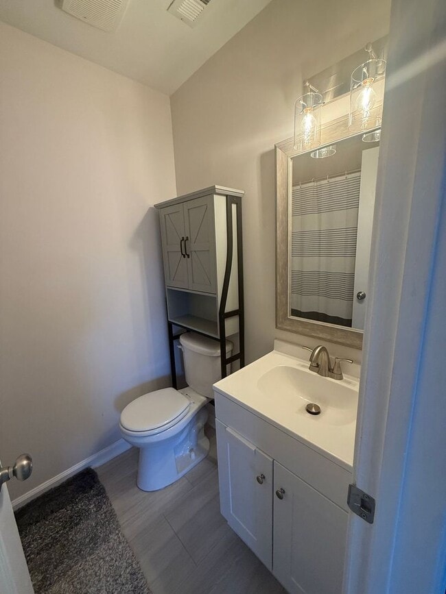 Building Photo - BeautifullyTownhome in Sought-After Indian Lakes * Ask Abut Our Zero Deposit*