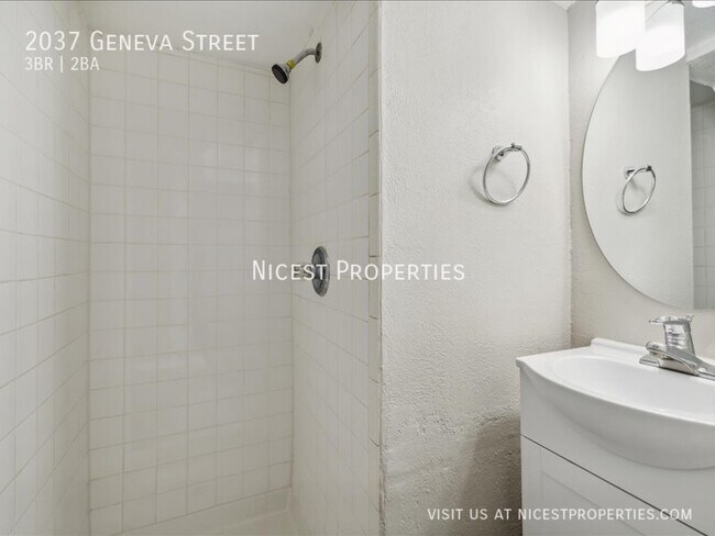 Building Photo - Gorgeous Remodeled Home near Fitzsimons/An...