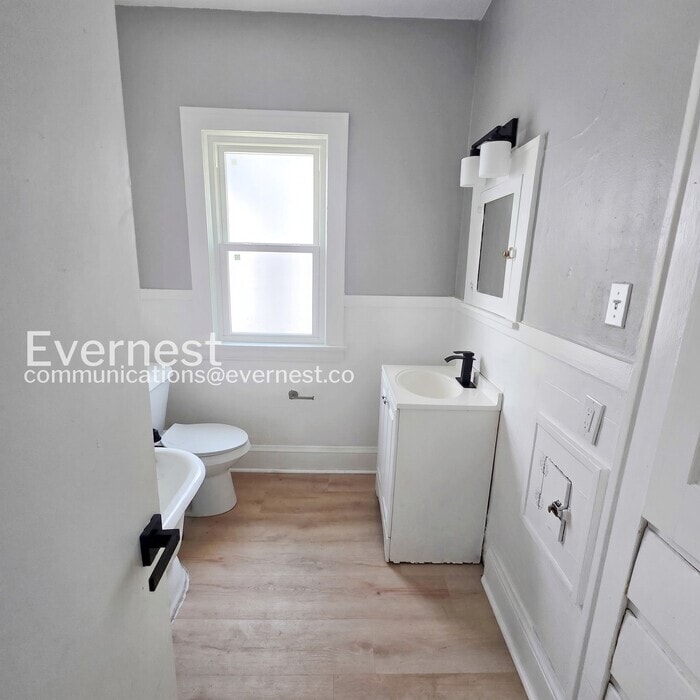Building Photo - 3411 Beechwood Ave