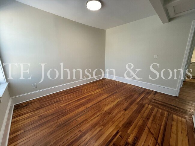 Building Photo - Updated 3BR/2BA Apartment with Quartz Counters & Modern Finishes