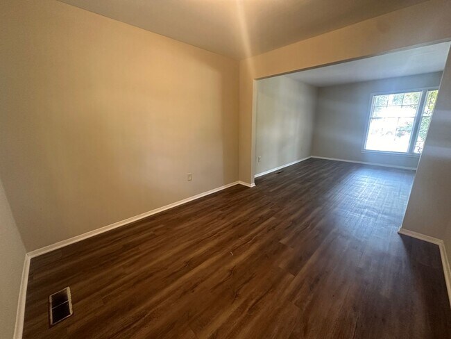 Building Photo - 705 Buena Vista Dr