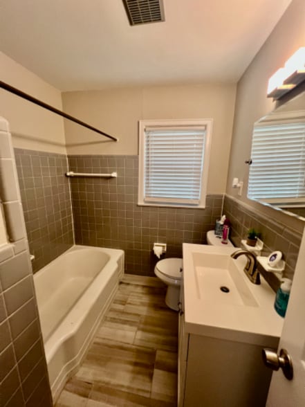 Building Photo - 3534 Maryvale Dr