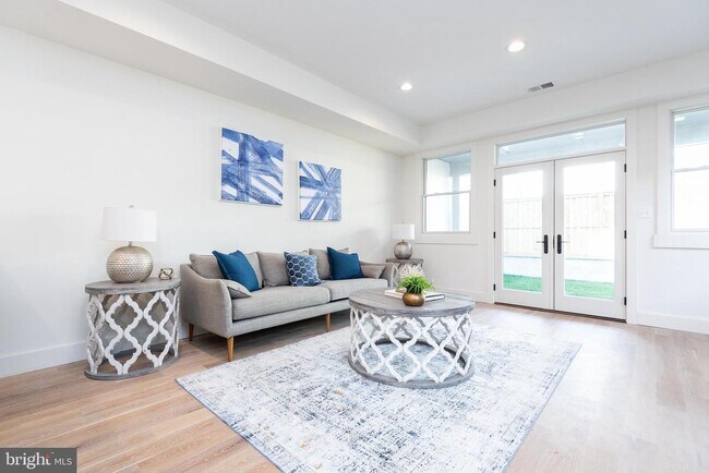 Building Photo - 309 N Patrick St