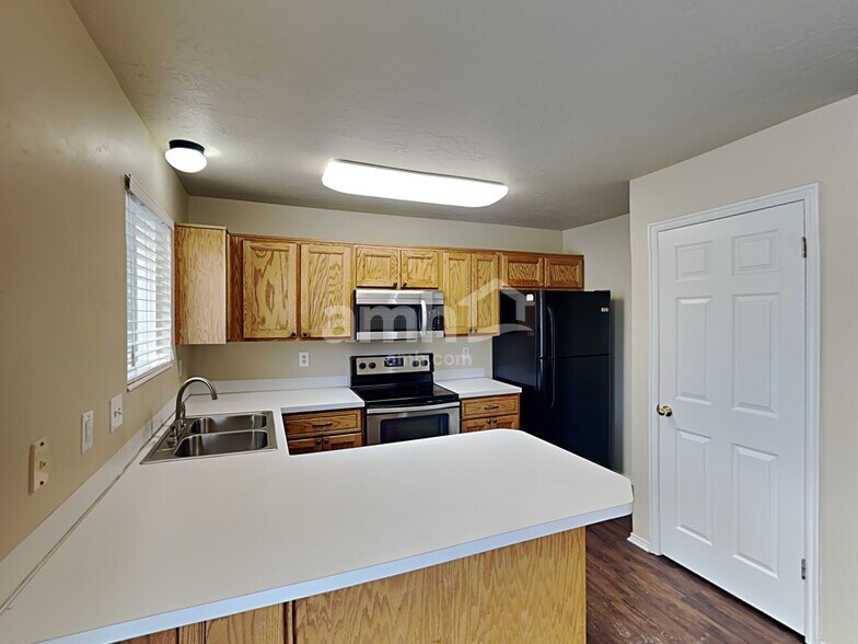 Building Photo - 2101 1630 N St