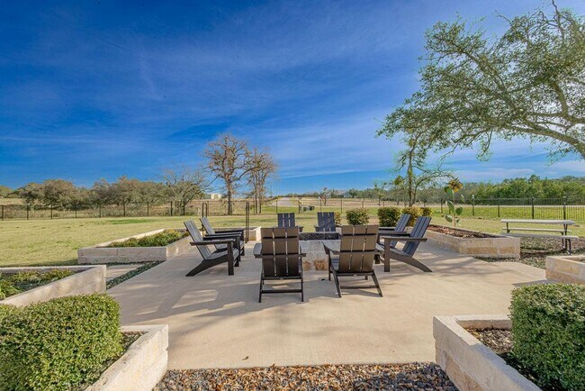 Building Photo - 217 Northcrest Dr