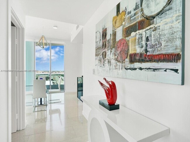 Building Photo - 900 Biscayne Blvd