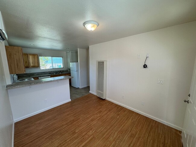 Building Photo - 311 5th St
