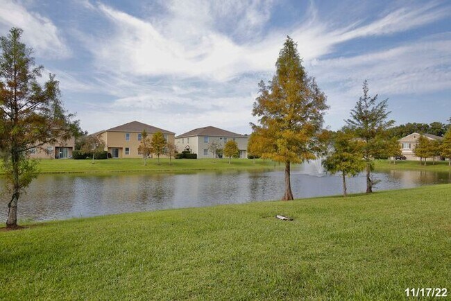 Building Photo - Spacious 3/2.5 Townhome with a 2 Car Garage and a Beautiful Pond View in Westwood Condos - Orlando!
