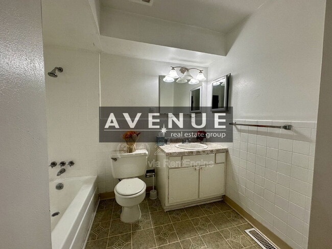 Building Photo - 10065 Puttington Dr