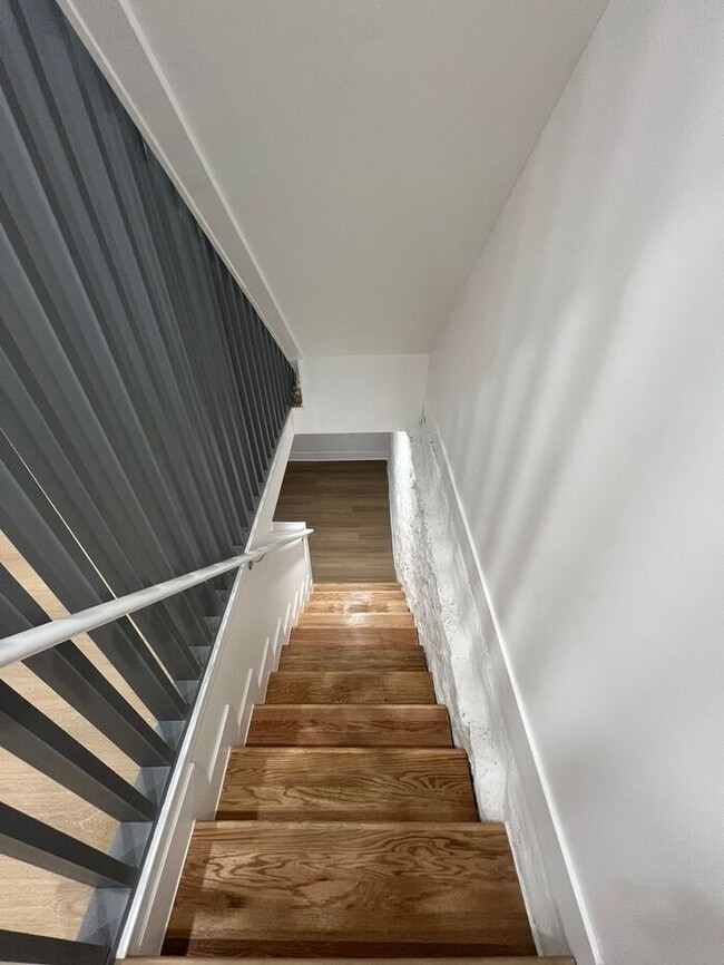 Building Photo - 3 bedrooms 2 bathrooms, 21218