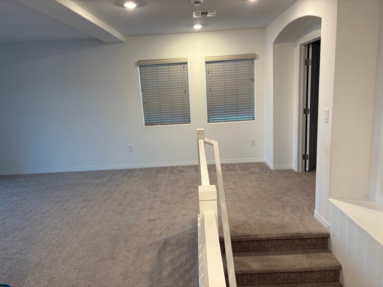 Loft Landing - 657 Stone Hammer Ave