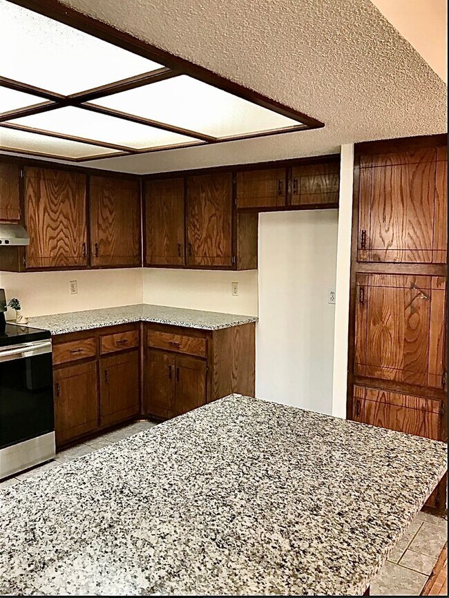 Building Photo - 3 bed, 2 bath Home in Ripple Creek!