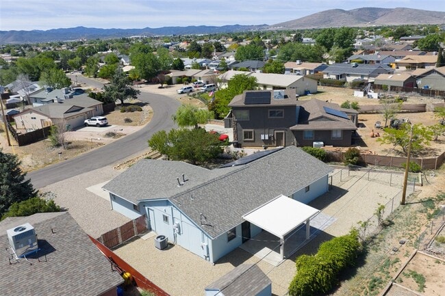 Building Photo - Home With 2 En-Suite Bedrooms in Prescott Valley