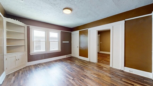 Building Photo - 4104 Clybourne