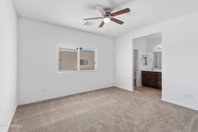 Building Photo - 2842 E Tracy Ln