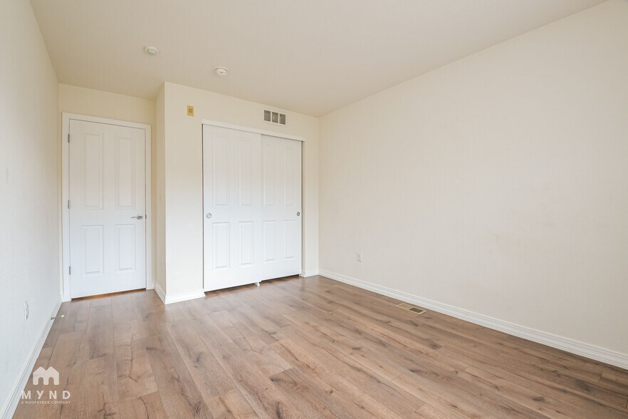 Building Photo - 805 Summer Hawk Dr