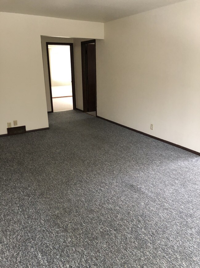 Building Photo - 3704 Parkway Blvd TR