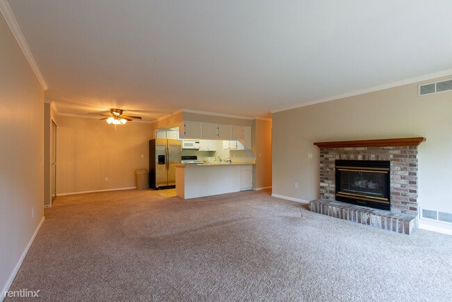 Building Photo - 2 br, 1 bath  - 30506 Oakridge Manor Dr
