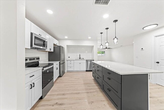 Building Photo - Stunning Newly Rehabbed Single-Family Home — Modern Design • Near Beach, Shopping & Dining!
