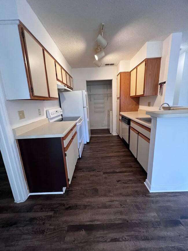 Building Photo - Ground floor unit in Tradewinds