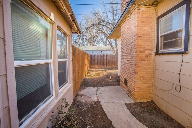 Building Photo - 2408 32nd St