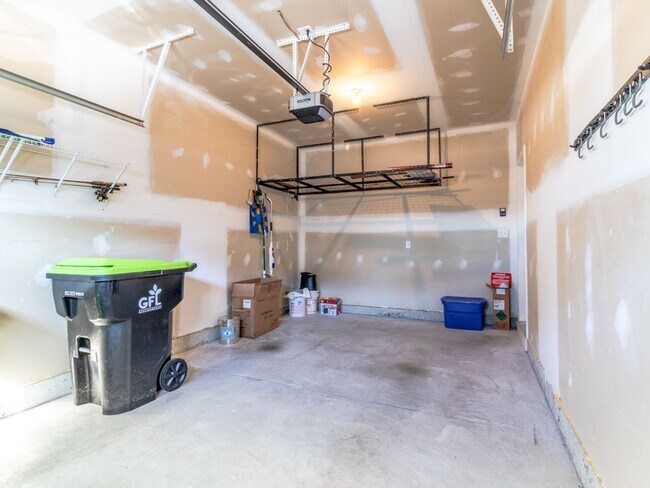 Building Photo - Year round - Furnished Townhome - Frankford