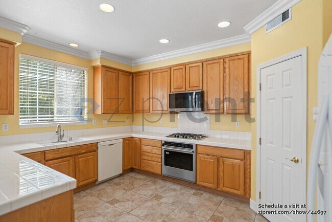 Building Photo - 5536 Cooney Pl