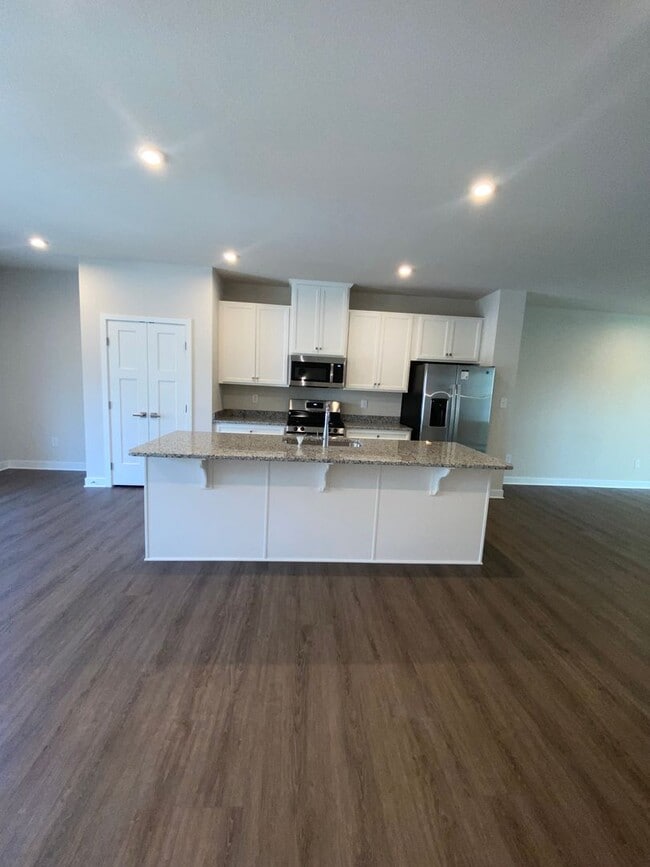 Building Photo - Edge at Azalea