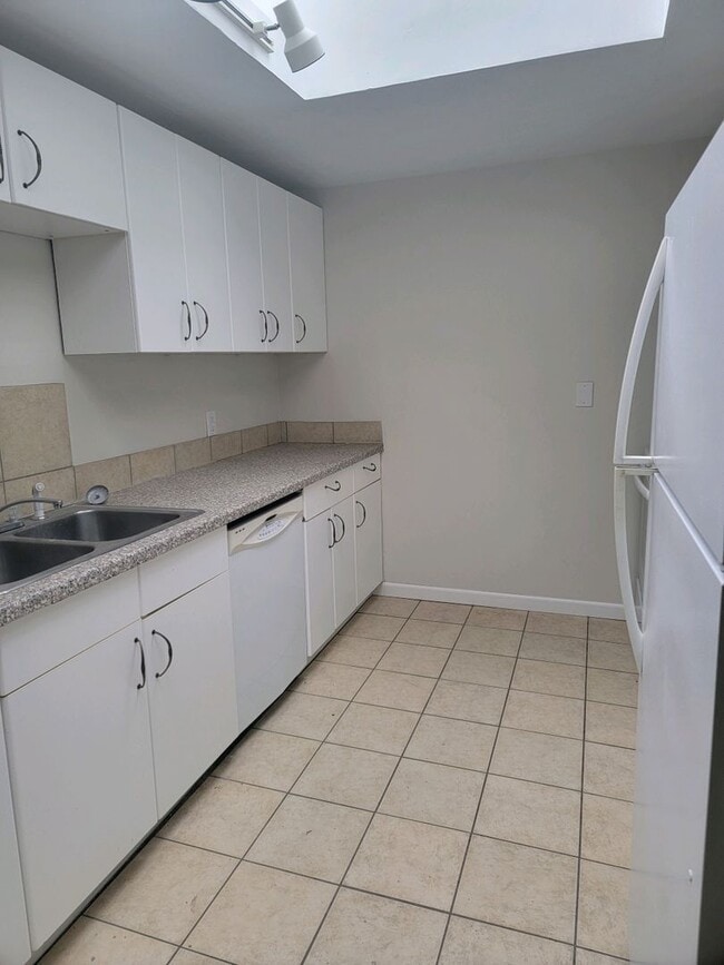 Building Photo - 10617 Westwood Dr SW