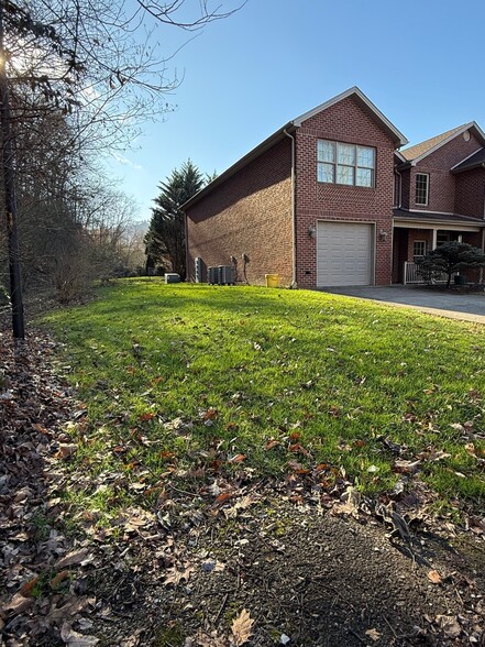 Building Photo - 111 Renee Ln