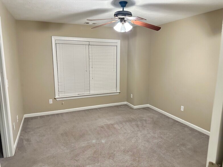 Building Photo - 4064 Ellington Dr