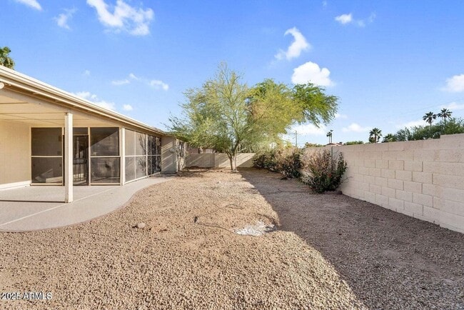 Building Photo - 25810 S Boxwood Dr