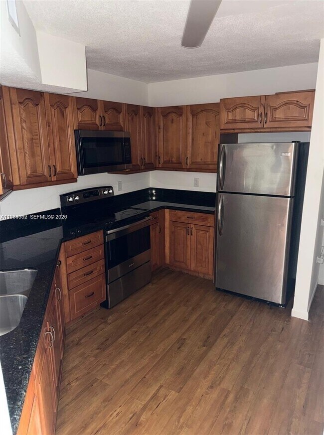 Building Photo - 1120 N Franklin Ave