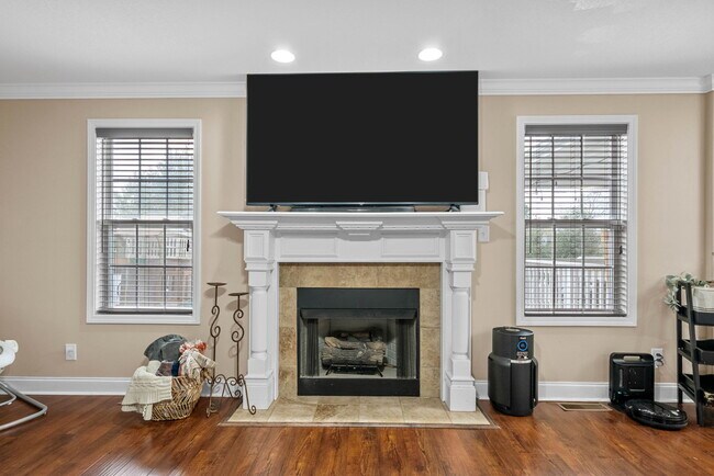 Building Photo - 667 Fox Hound Dr