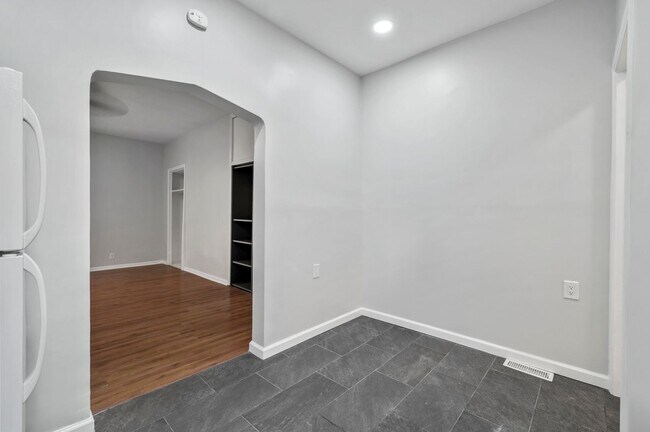 Building Photo - 346 39th St