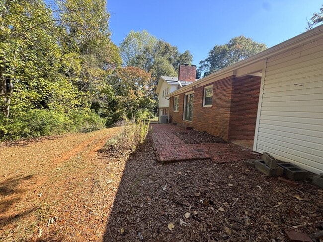 Building Photo - 5br home off S. Milledge For Rent