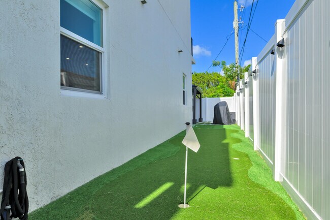 Building Photo - 460 NW 27th Ave