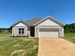 Building Photo - 4 bed, 2 bath home built in 2022 in Atoka w/ a move in Special