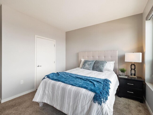 Building Photo - 929 Portland Ave