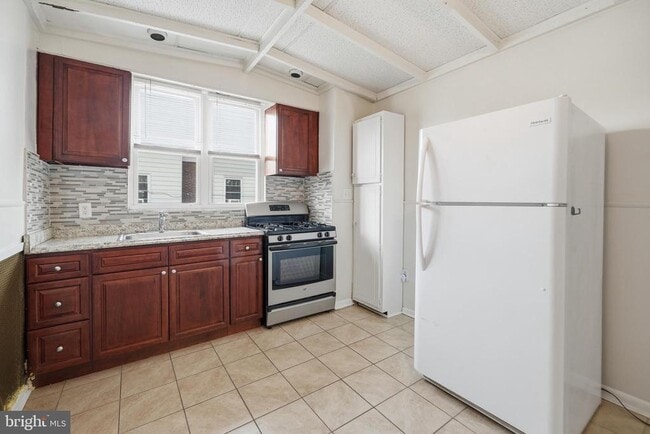 Building Photo - 2413 S 4th St