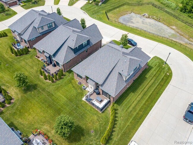 Building Photo - 53081 Enclave Cir