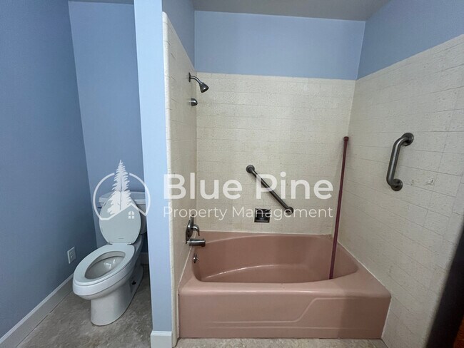 Building Photo - 315 Evans Ave