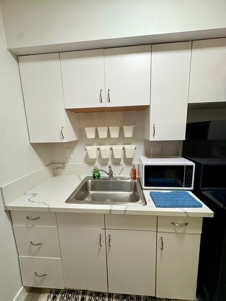 Building Photo - 28409 Victoria Rd