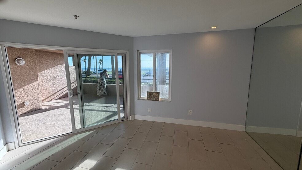 Building Photo - 1200 Pacific Coast Hwy