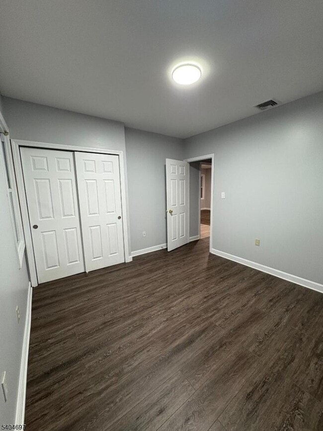 Building Photo - 173 Lincoln Ave