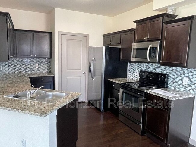 Building Photo - 3617 Valley Vista Dr