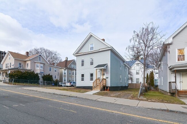 Building Photo - 979 Dwight St